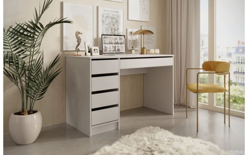 Chọn bàn có thiết kế phù hợp với nội thất căn phòng 