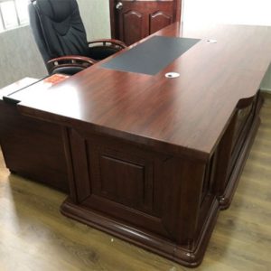 Mặt bàn B2102 được thiết kế sáng bóng chuẩn