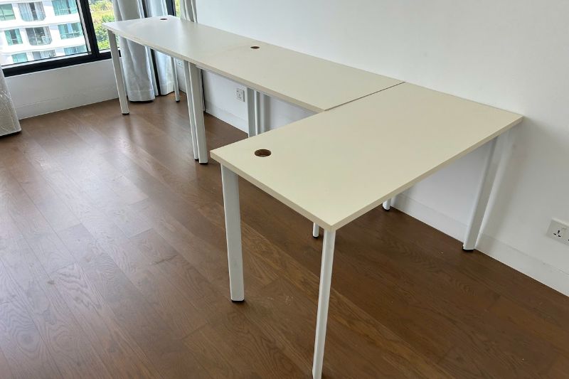 Mẫu bàn chân sắt đơn giản phù hợp với nhiều không gian